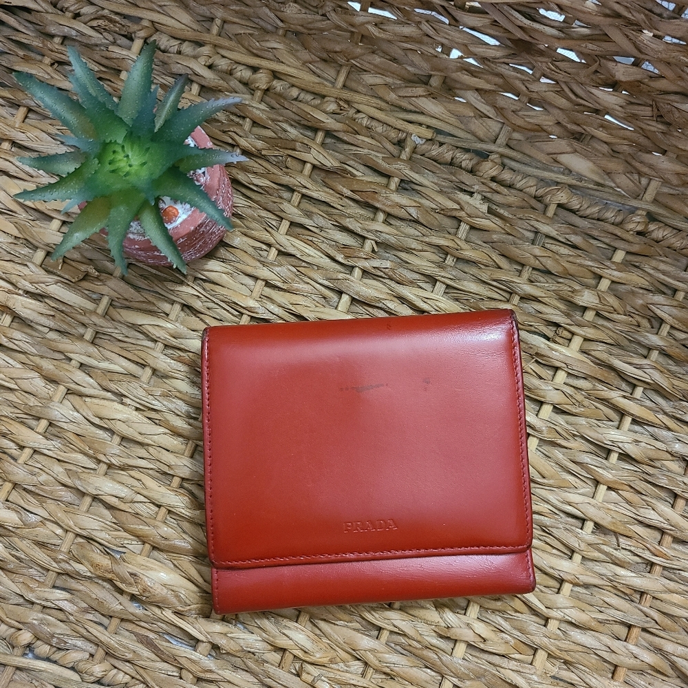 ♥️ PRADA Tri-Fold COA